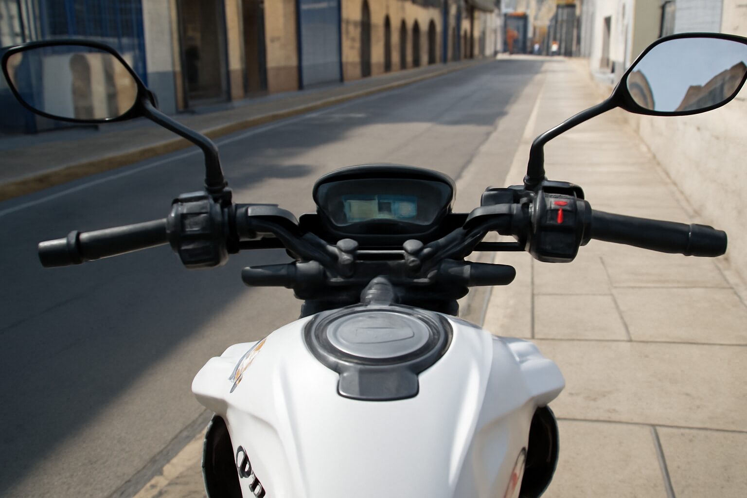 Bajaj Pulsar NS200 FI 2024 - Arequipa - Cabina del conductor