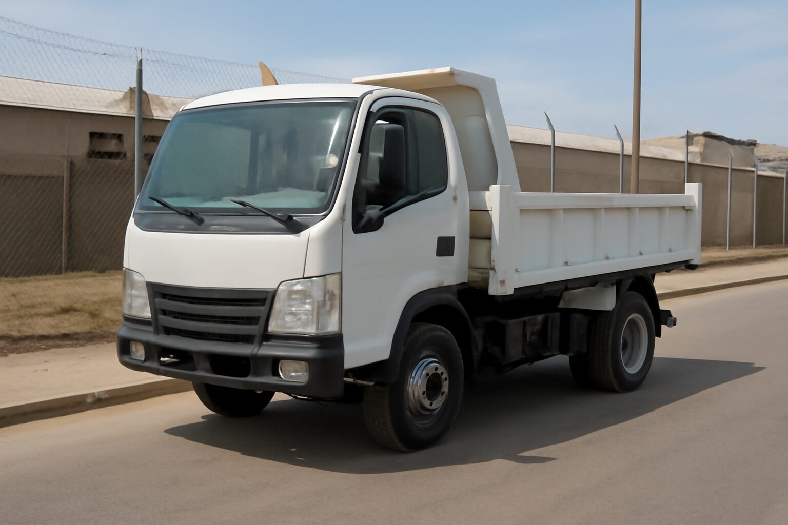 Isuzu NPR Volquete 2018 - Punta Negra