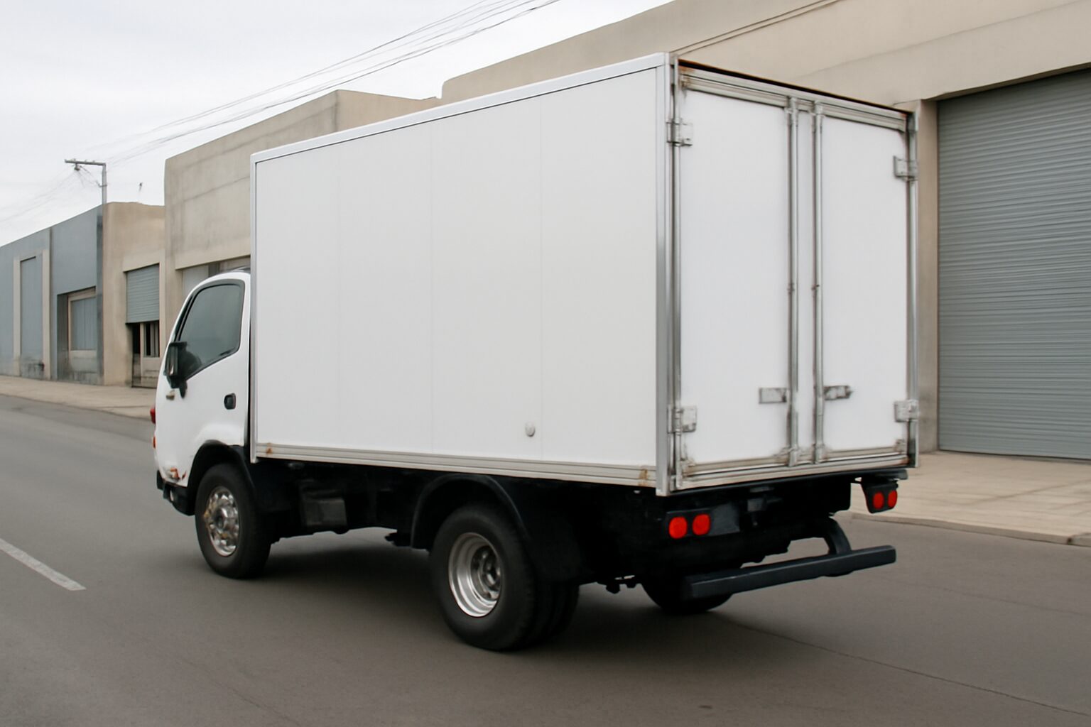 Hino 300 2020 - Bellavista - Exterior posterior
